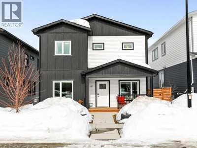 62 MASCOT STREET | Whitehorse Yukon | Slide Image Two