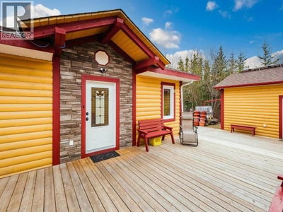 3 CANENGER WAY | Whitehorse South Yukon | Slide Image Three