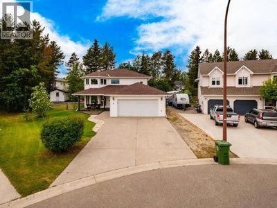 6 CARNELIAN COURT | Whitehorse Yukon | Slide Image Two