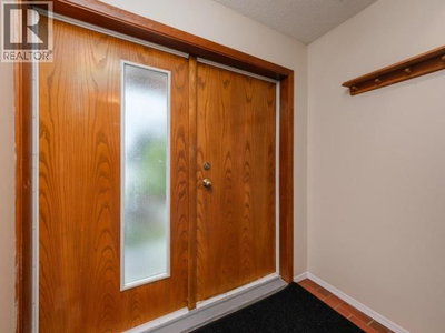 1709 HICKORY STREET | Whitehorse Yukon | Slide Image Three