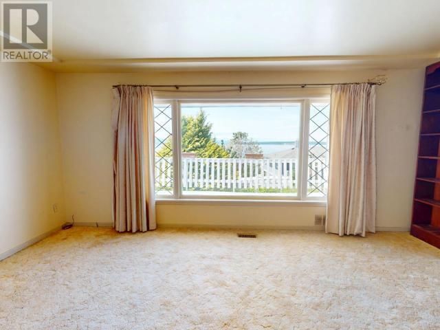 4467 OMINECA AVE Image 10