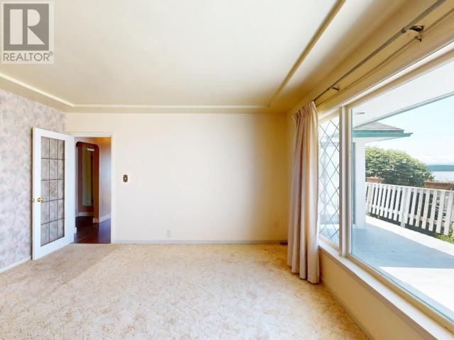 4467 OMINECA AVE Image 12