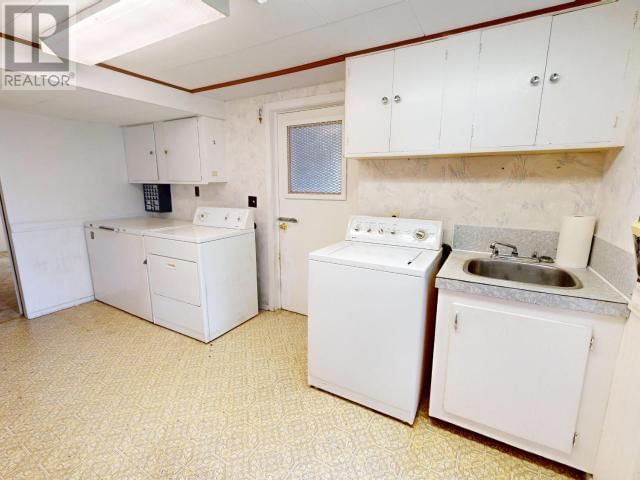 4467 OMINECA AVE Image 31