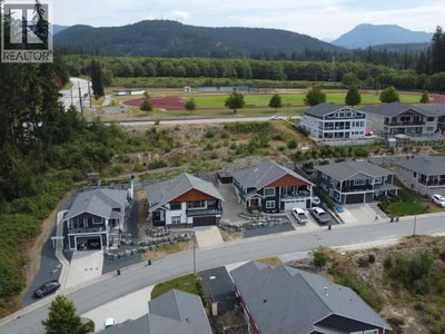 23 HEMLOCK STREET | Powell River British Columbia | Slide Image Twelve