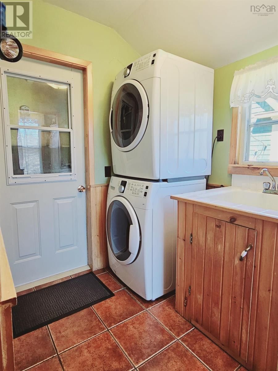 141 RIVER HEAD ROAD Image 5