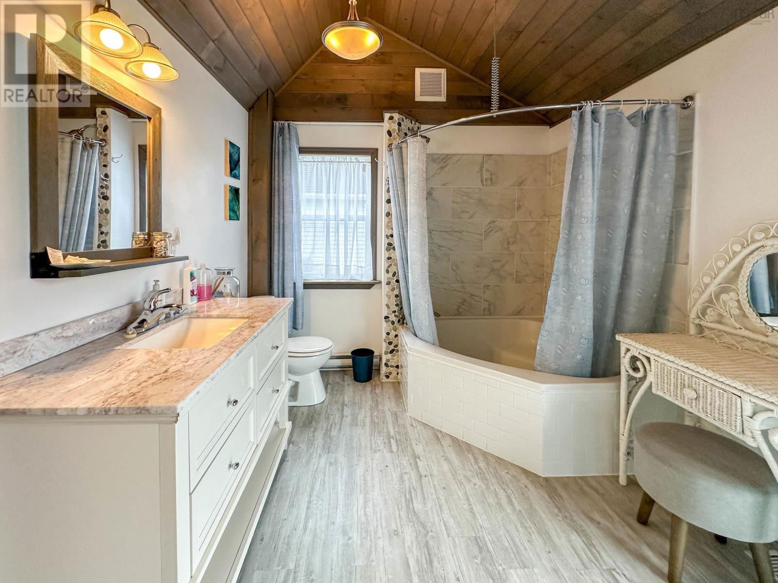 553 LAHAVE STREET Image 22