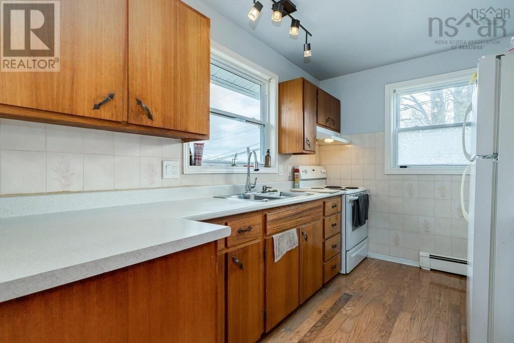 81 FREDERICK AVENUE Image 14