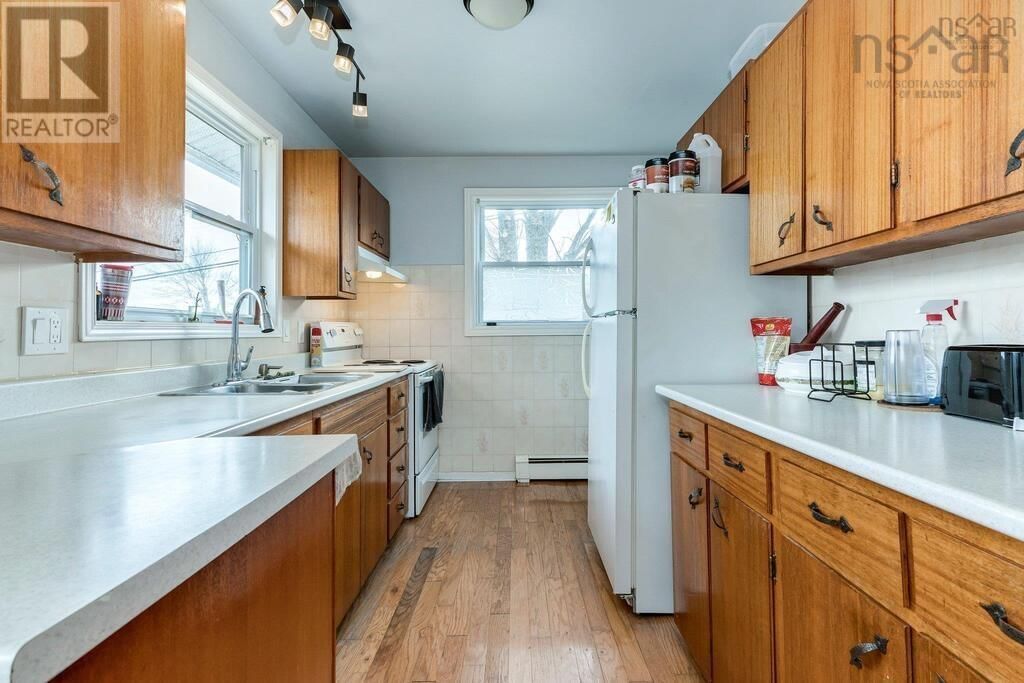 81 FREDERICK AVENUE Image 15