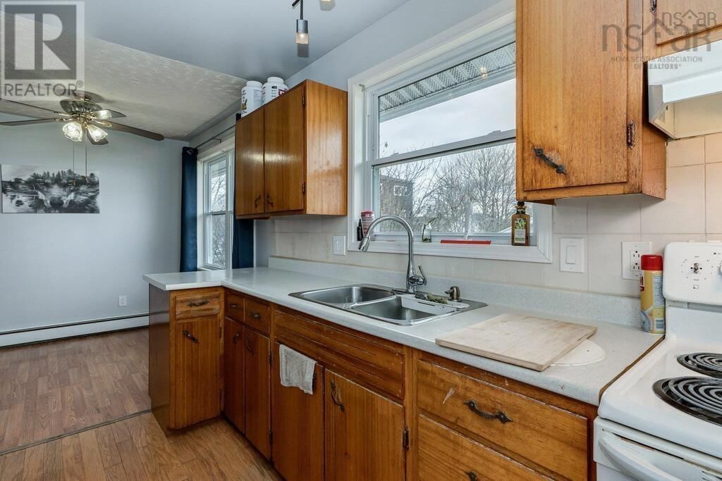 81 FREDERICK AVENUE Image 16