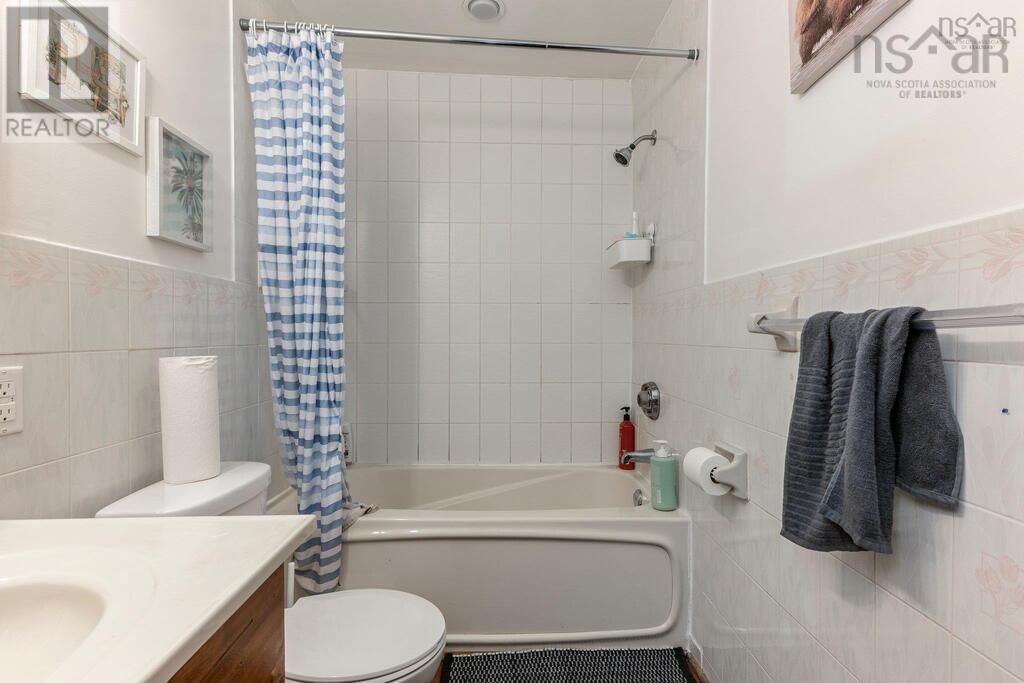 81 FREDERICK AVENUE Image 23