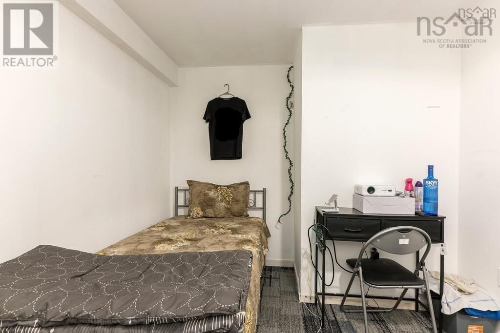 81 FREDERICK AVENUE Image 34