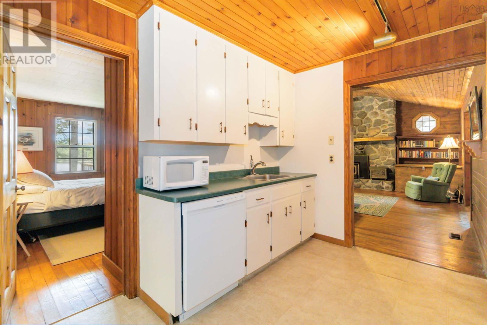 161 BEAVERHOUSE LANE Image 17