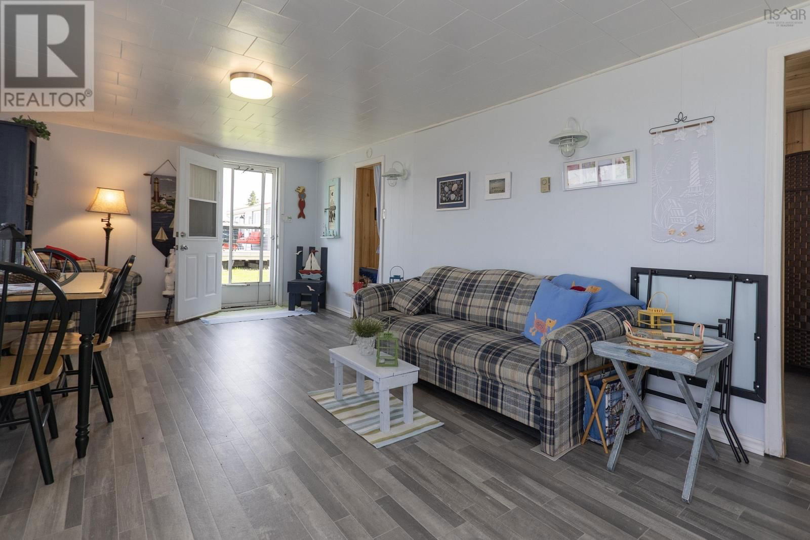 130 BEACH ROAD Image 13
