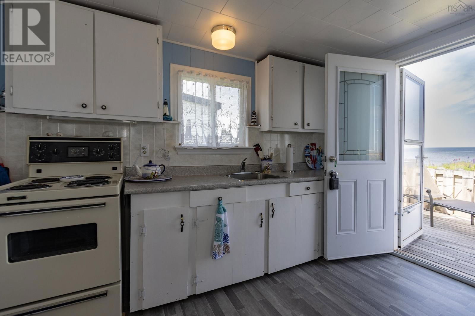 130 BEACH ROAD Image 14