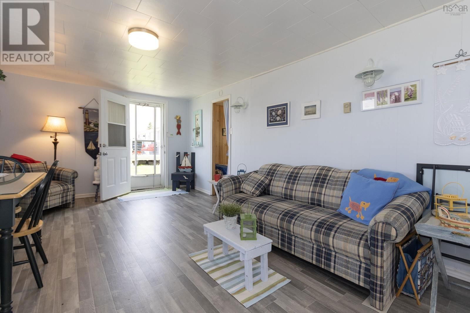 130 BEACH ROAD Image 18