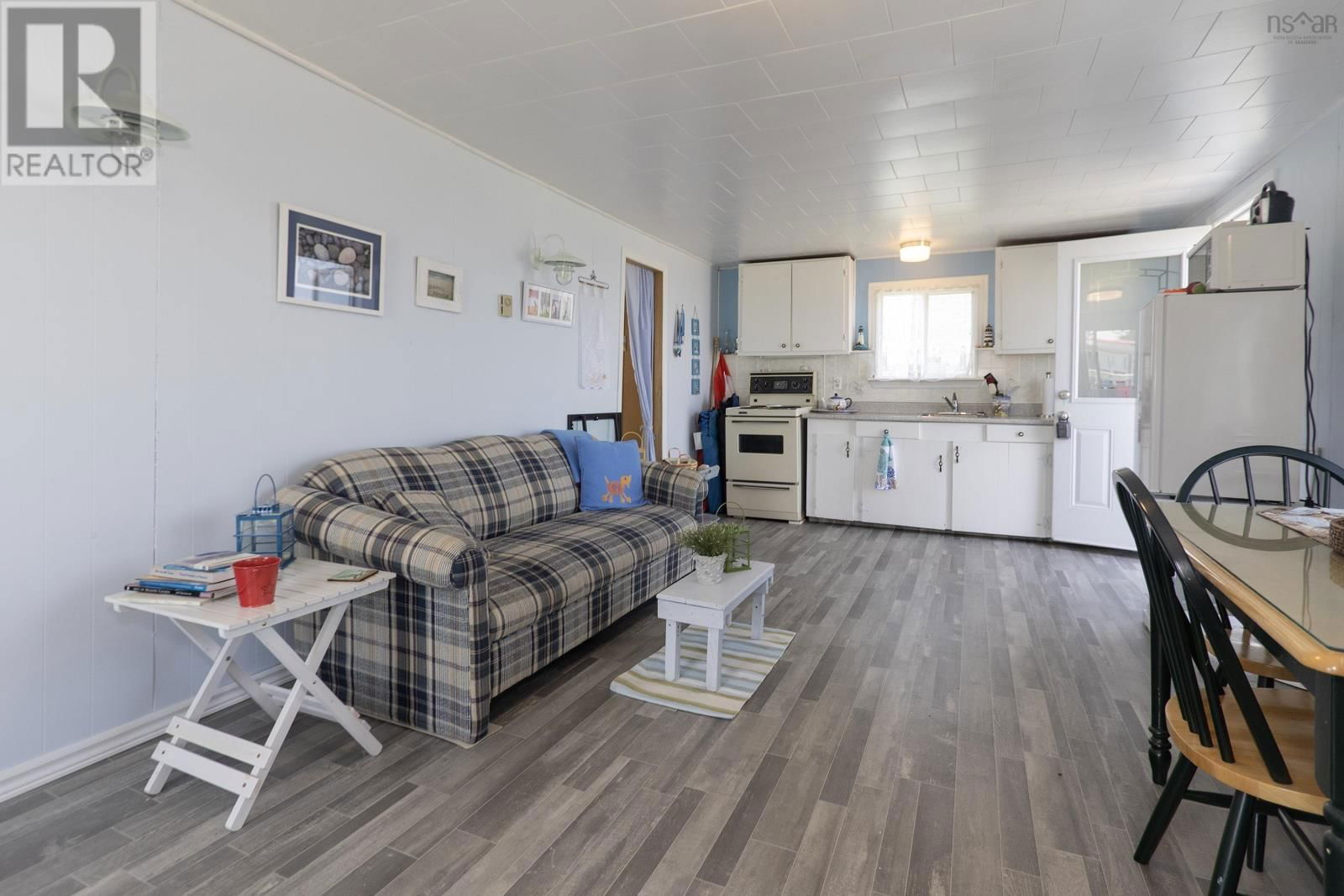 130 BEACH ROAD Image 19