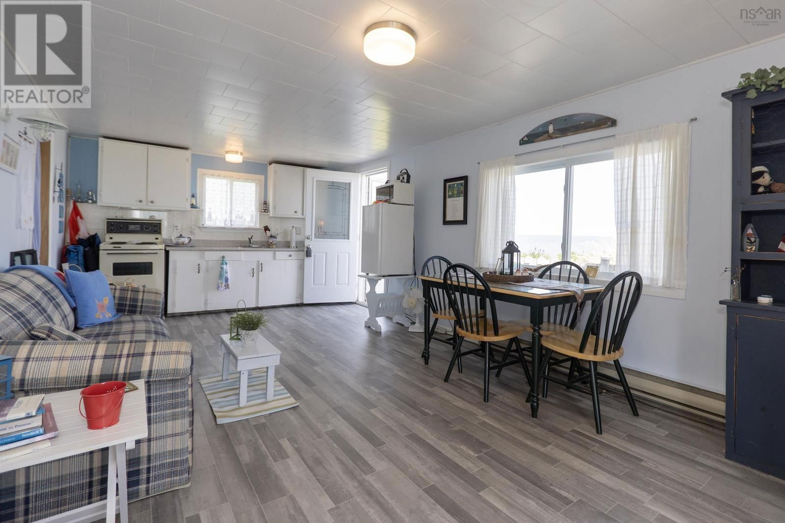 130 BEACH ROAD Image 20