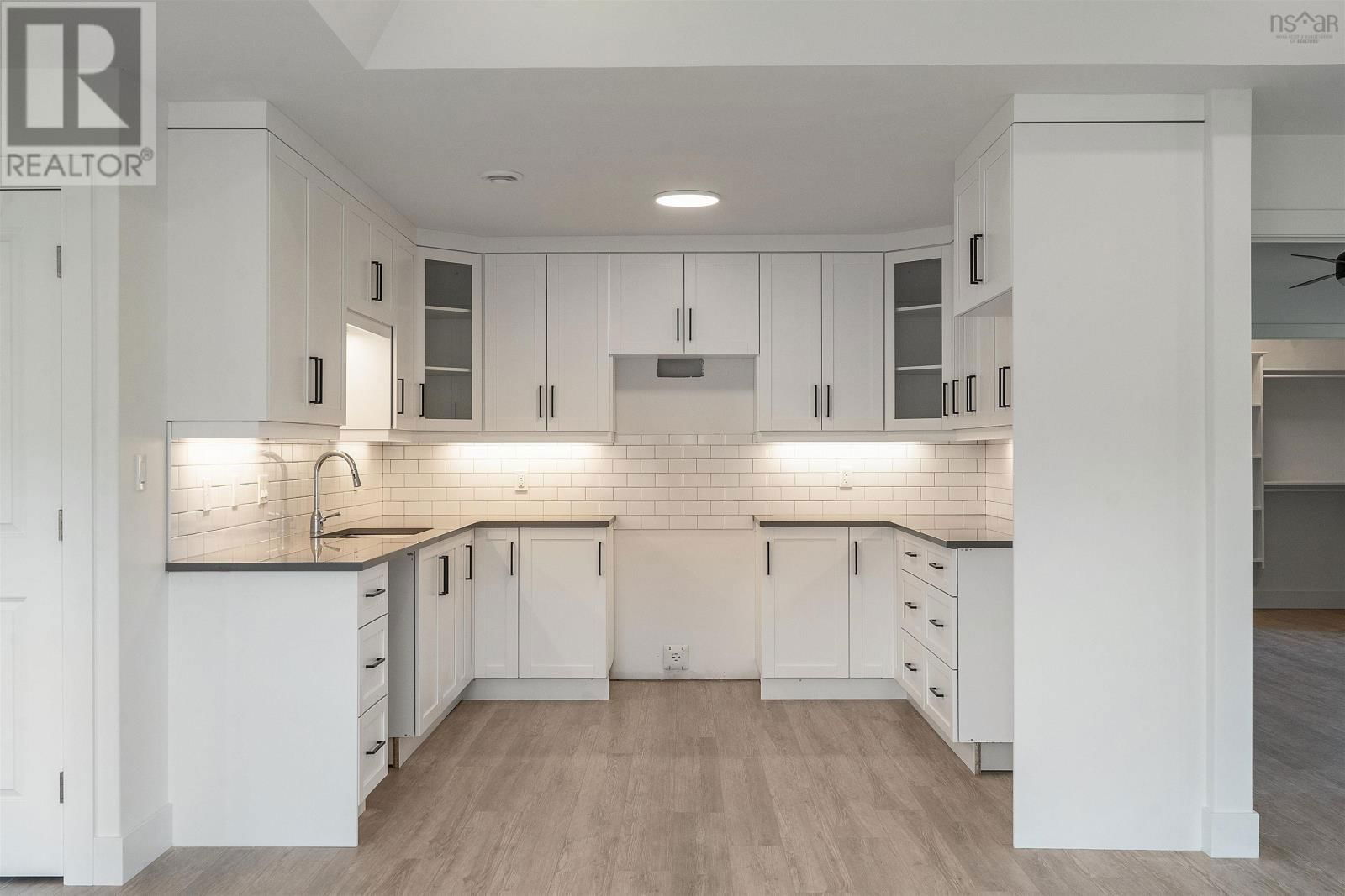 8 ELIZABETH AVENUE Image 11