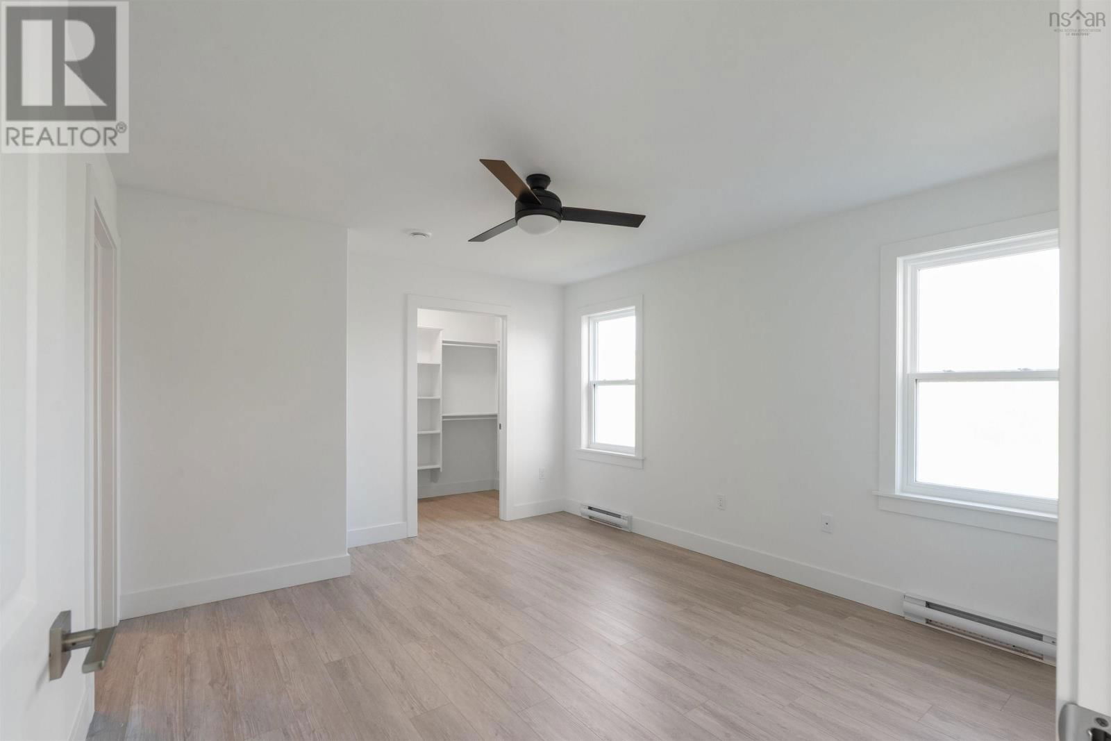 8 ELIZABETH AVENUE Image 17