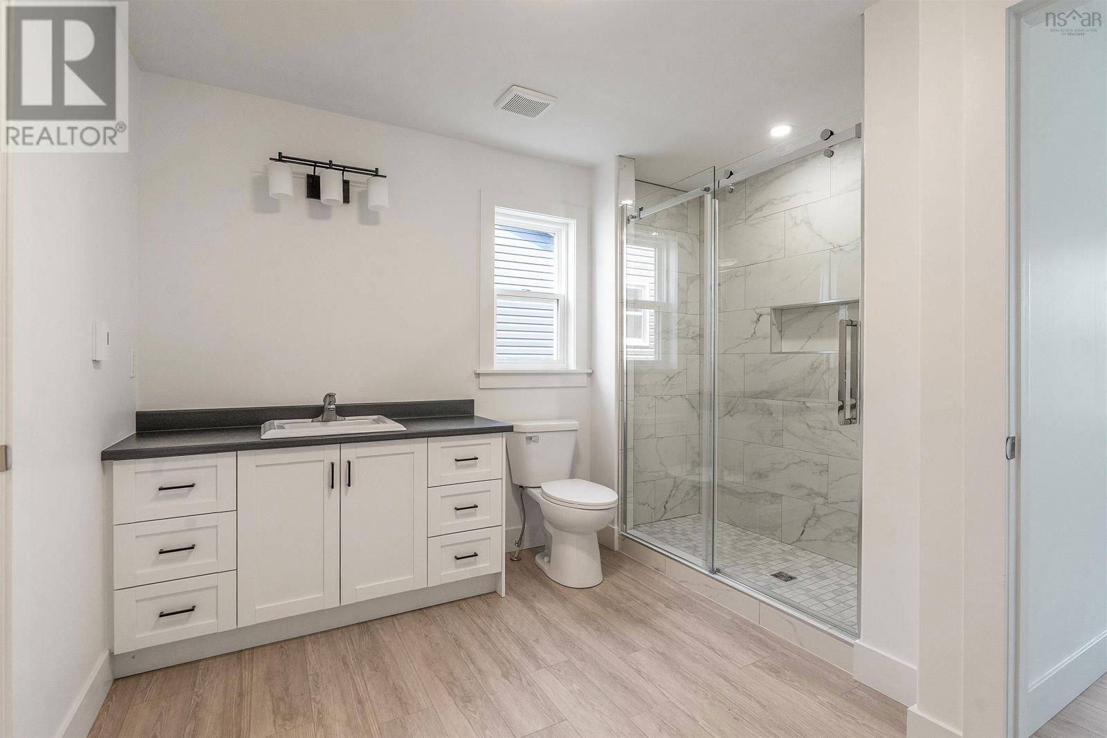 8 ELIZABETH AVENUE Image 21