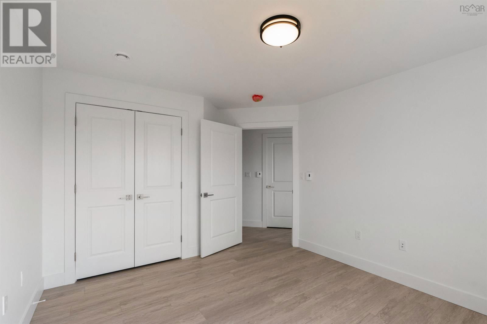 8 ELIZABETH AVENUE Image 22