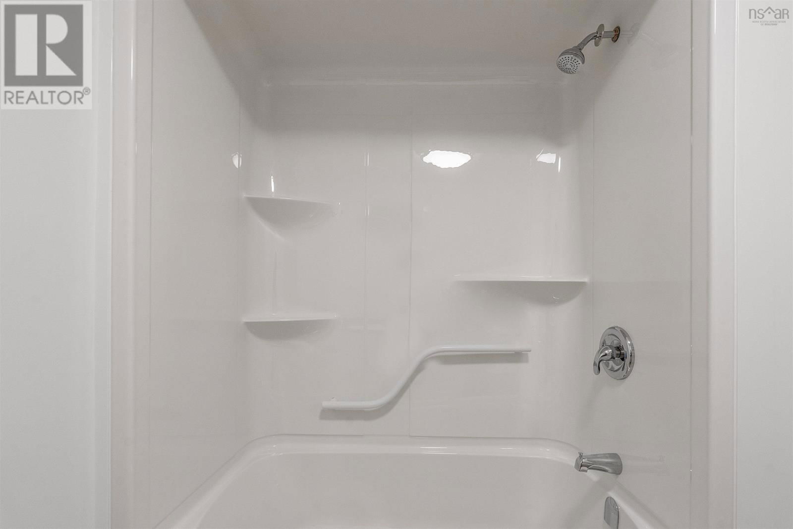 8 ELIZABETH AVENUE Image 24
