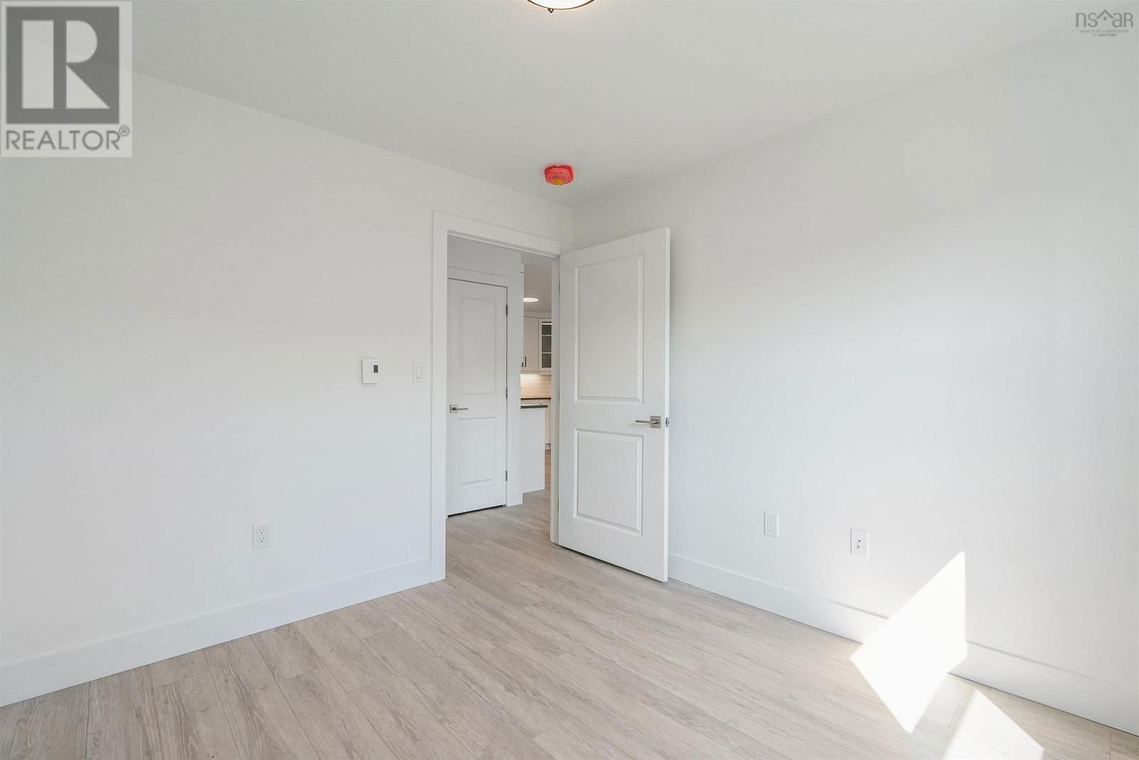 8 ELIZABETH AVENUE Image 25