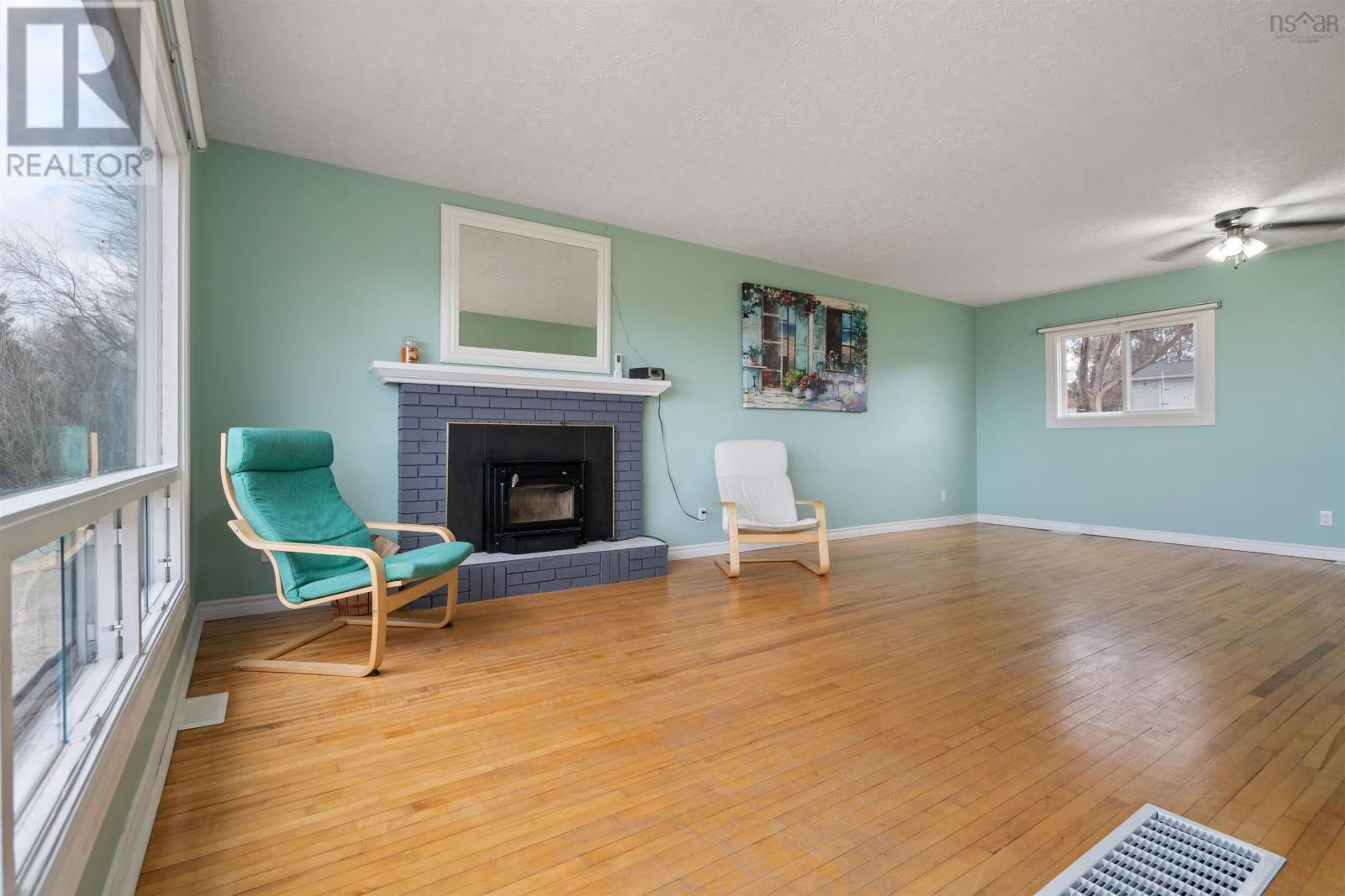 26 ELEVENTH STREET Image 17