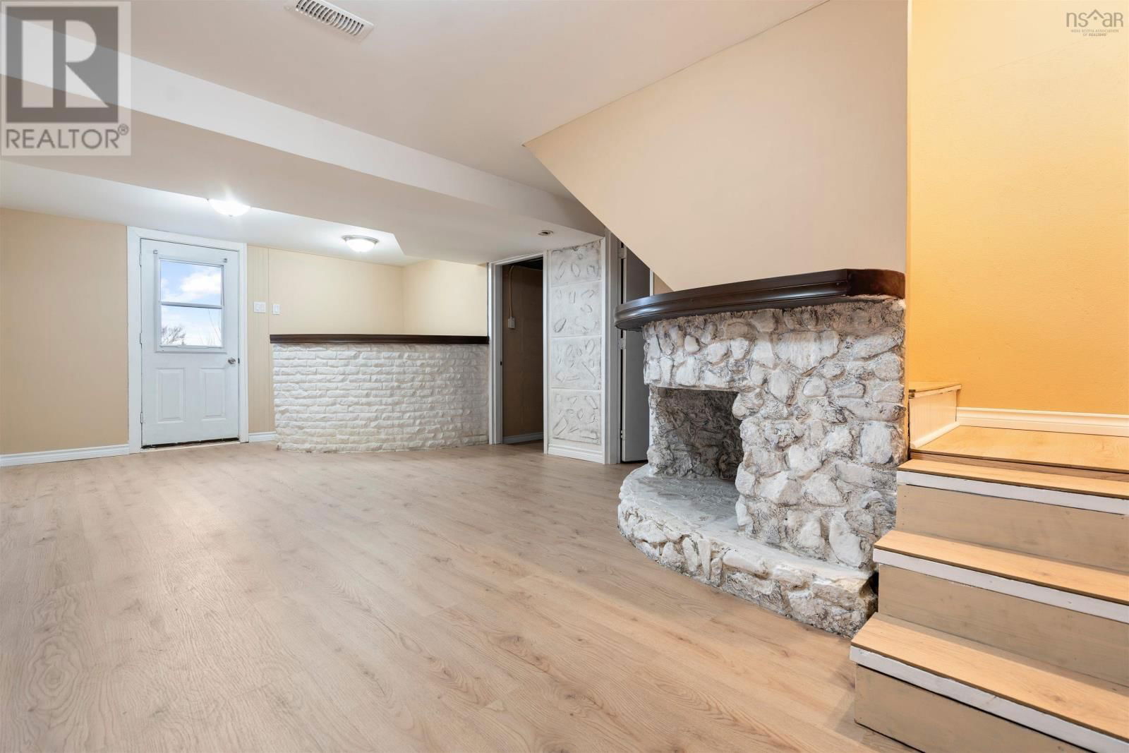 26 ELEVENTH STREET Image 37