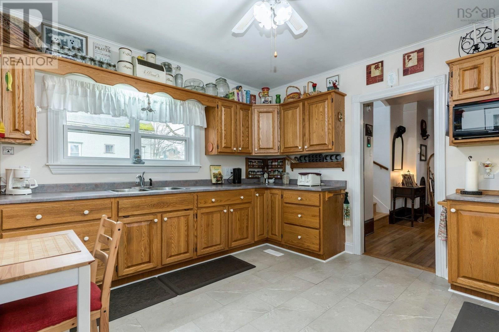 105 RIVERSIDE AVE Image 10