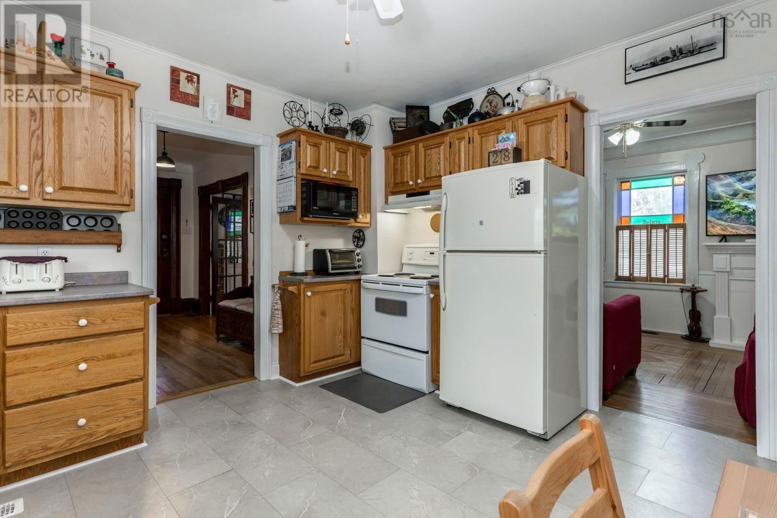 105 RIVERSIDE AVE Image 13