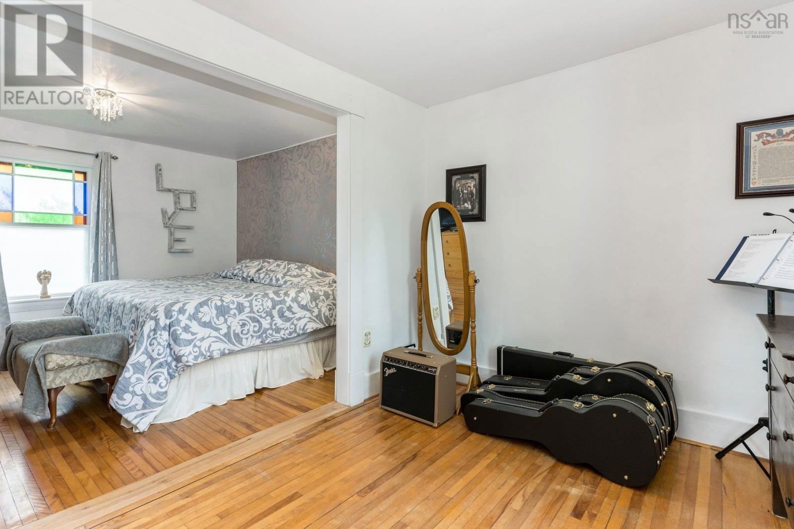 105 RIVERSIDE AVE Image 19