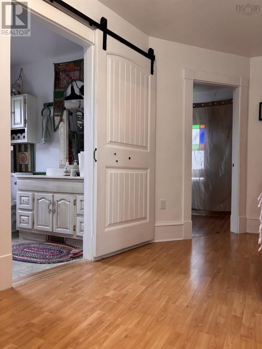 105 RIVERSIDE AVE Image 27