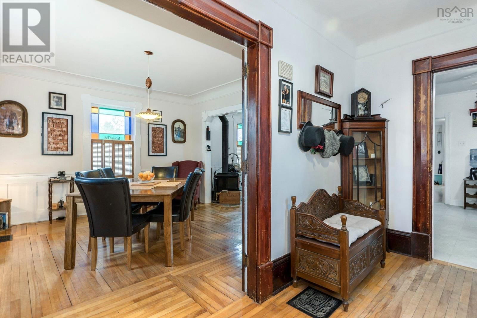 105 RIVERSIDE AVE Image 3