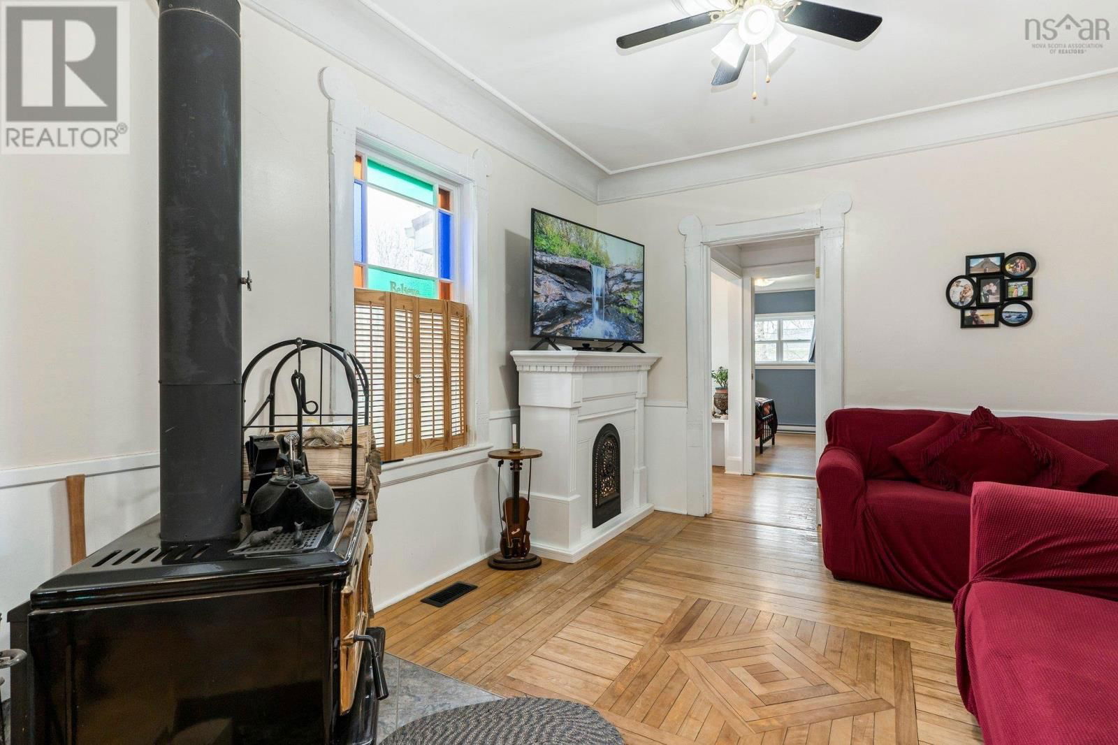 105 RIVERSIDE AVE Image 7