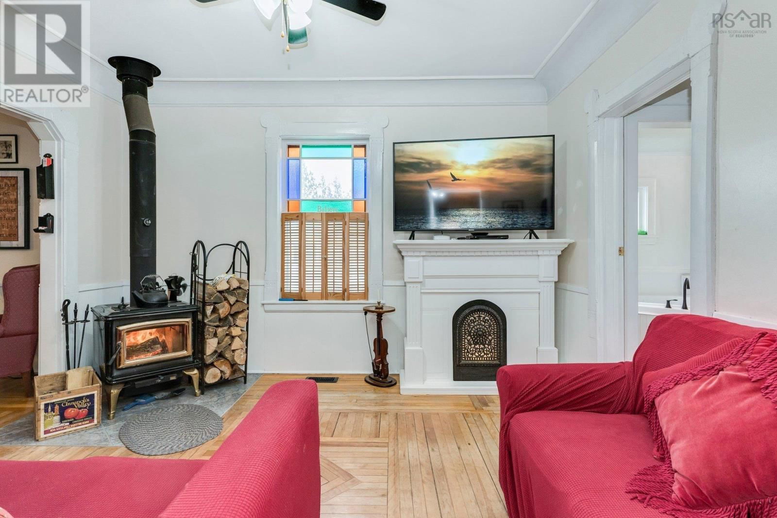 105 RIVERSIDE AVE Image 8