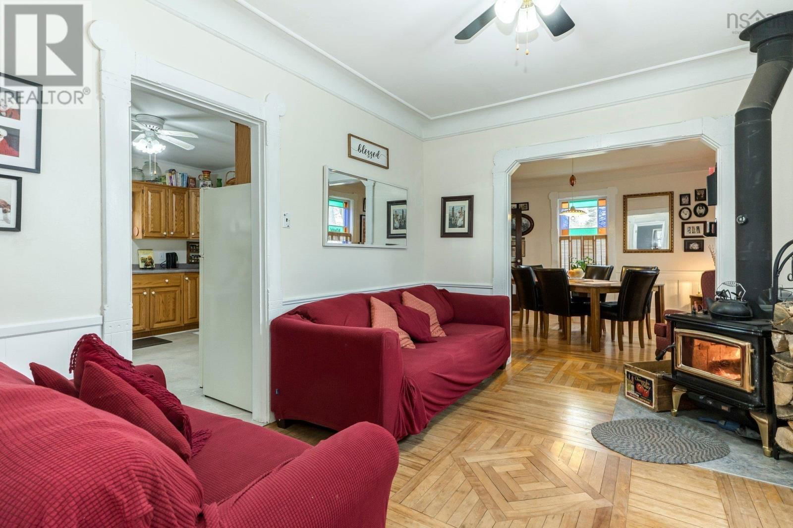 105 RIVERSIDE AVE Image 9