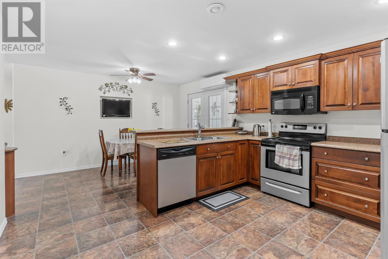 215 HIGGINS ROAD Image 17