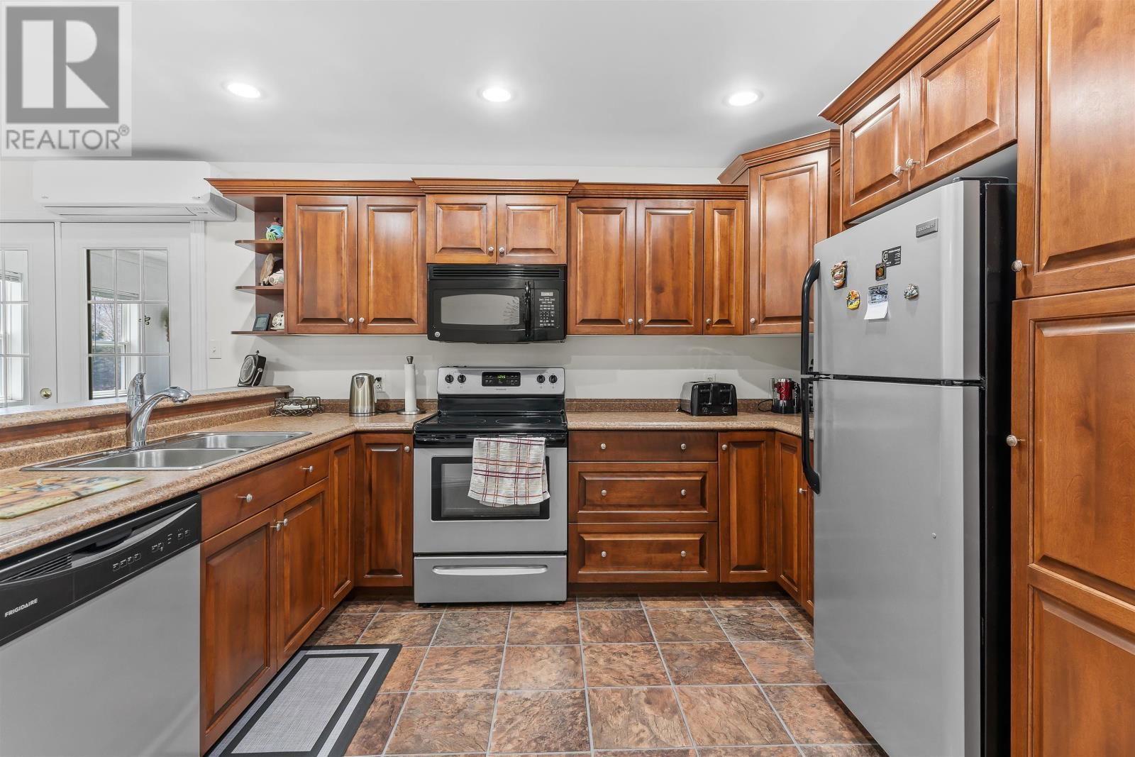 215 HIGGINS ROAD Image 18