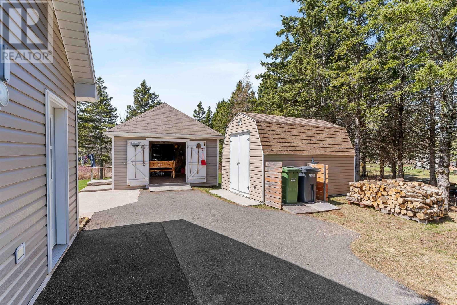 215 HIGGINS ROAD Image 31