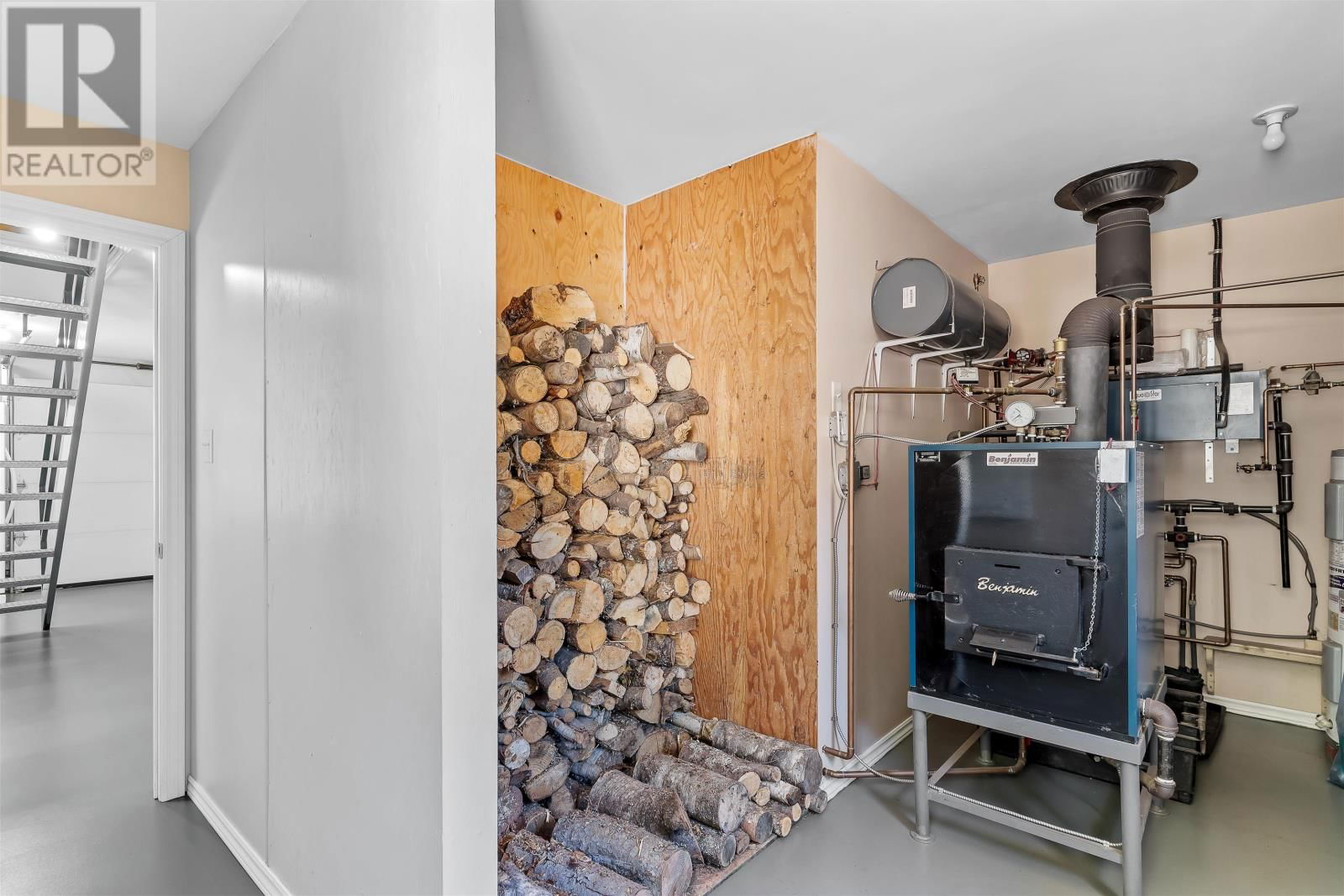 215 HIGGINS ROAD Image 34