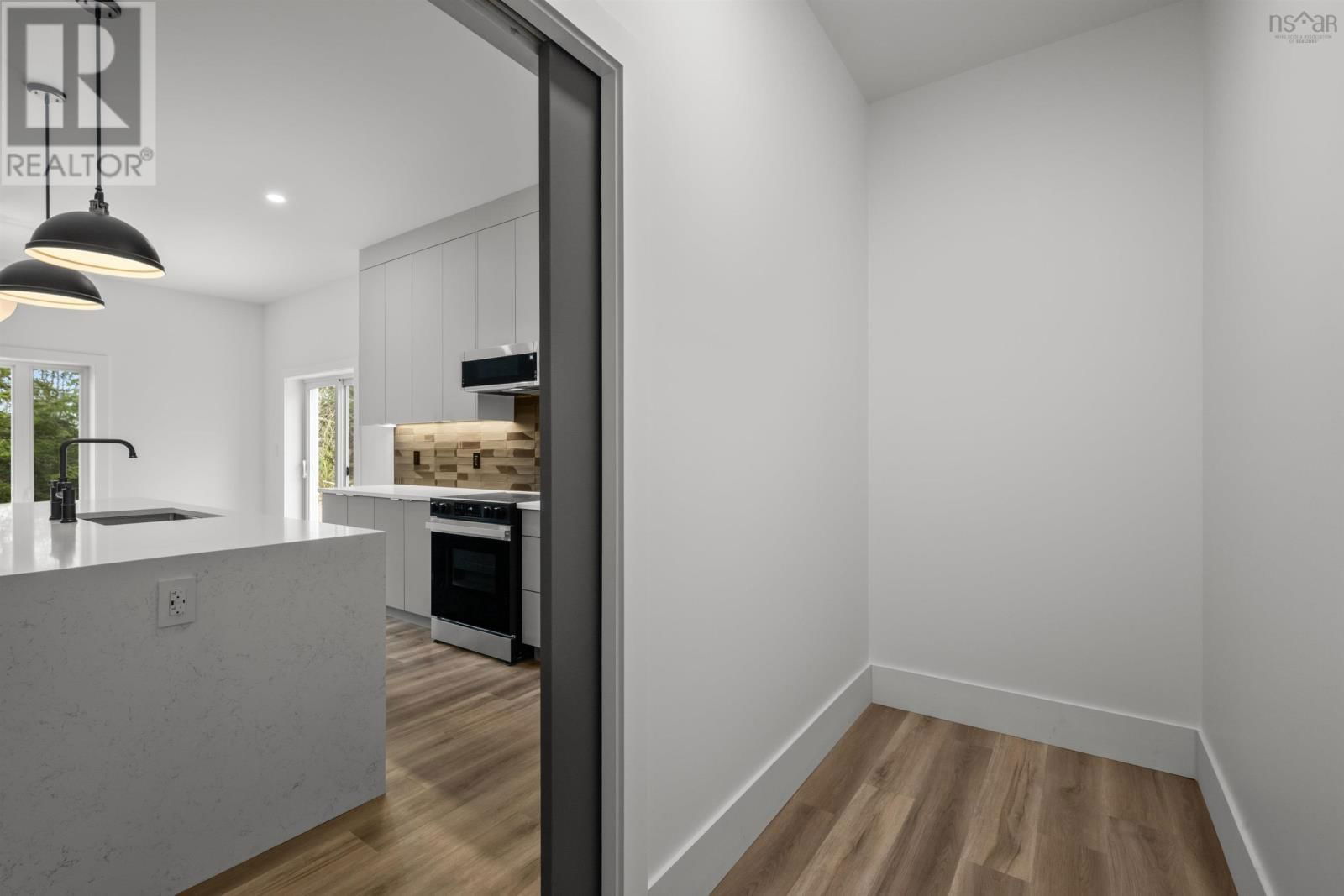 61 ARBOR HILL Image 23