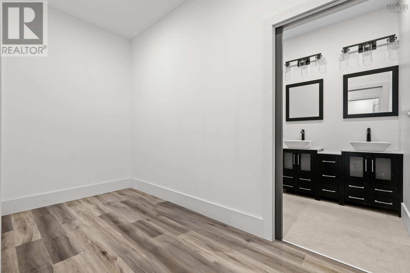 61 ARBOR HILL Image 32