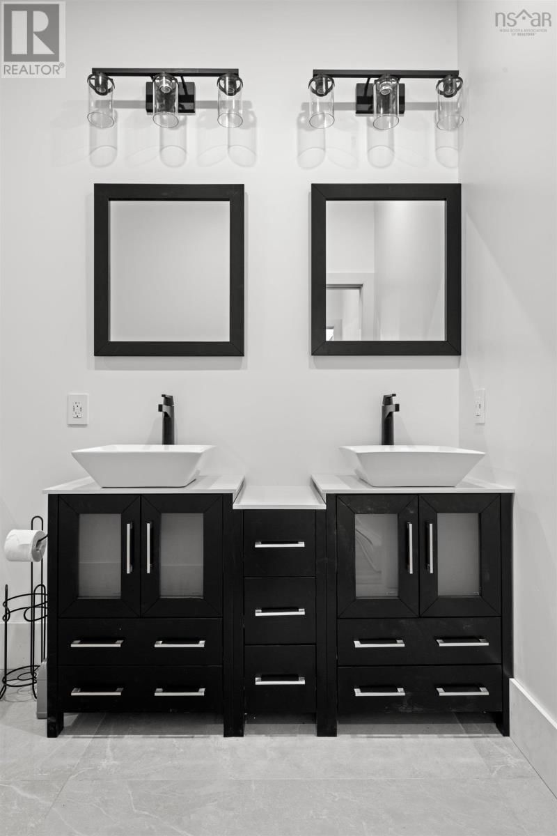 61 ARBOR HILL Image 34