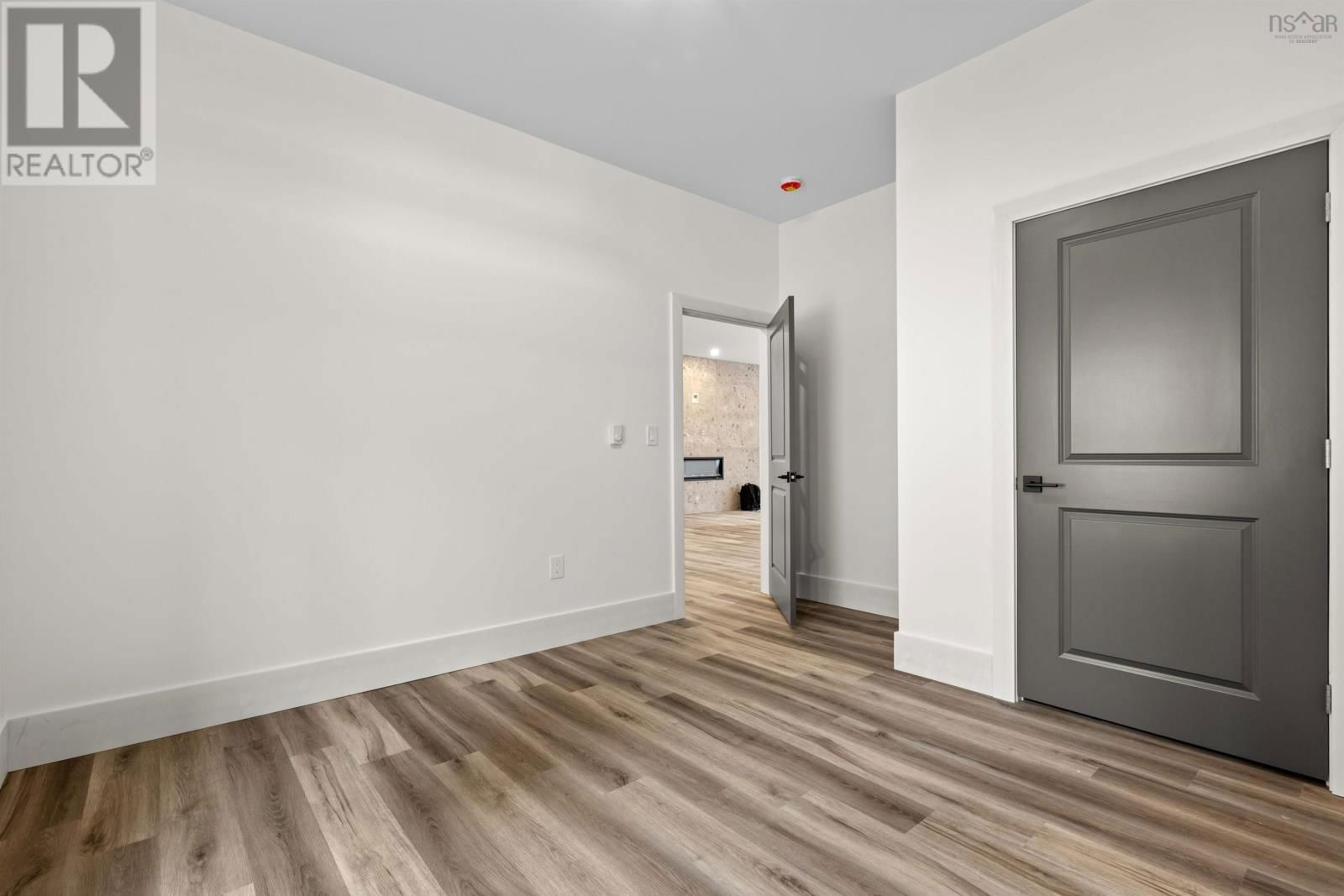 61 ARBOR HILL Image 38