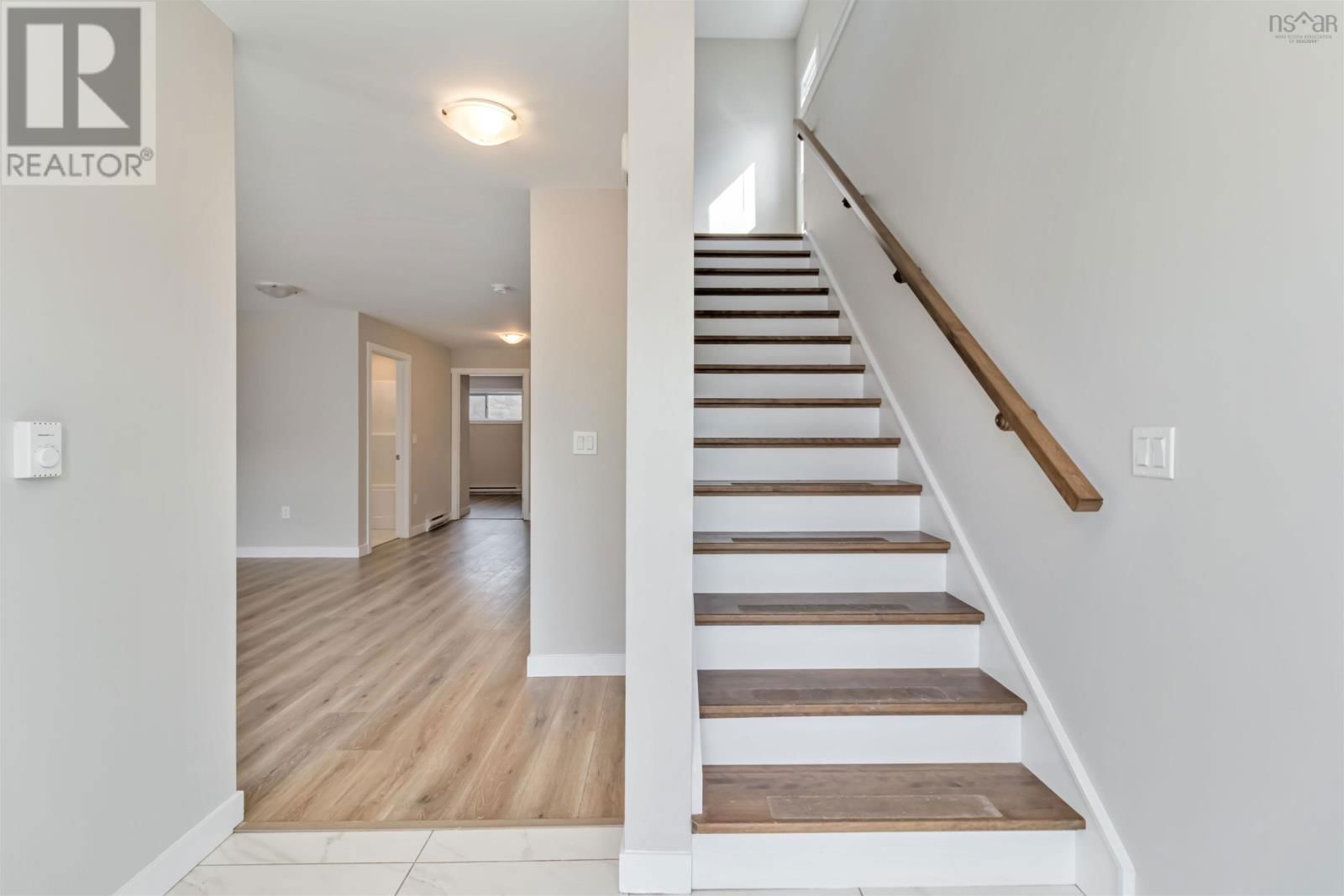 83 GOLDEN WAY Image 10