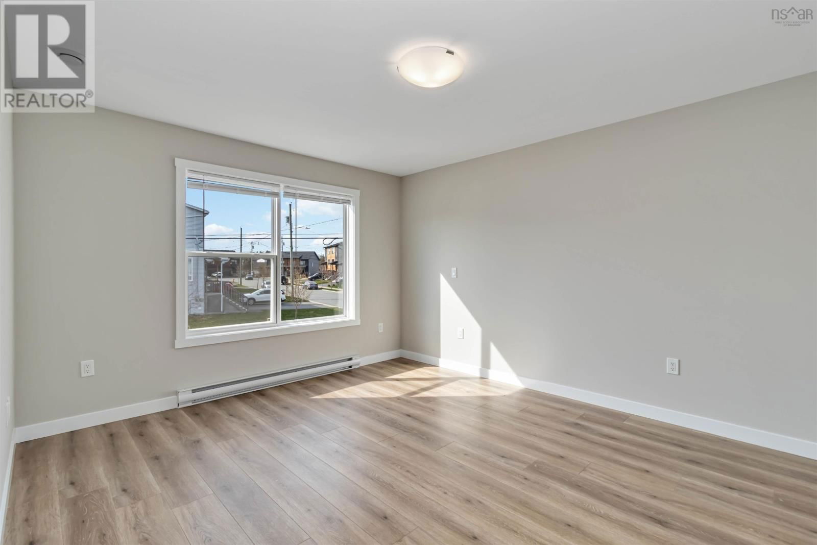 83 GOLDEN WAY Image 12