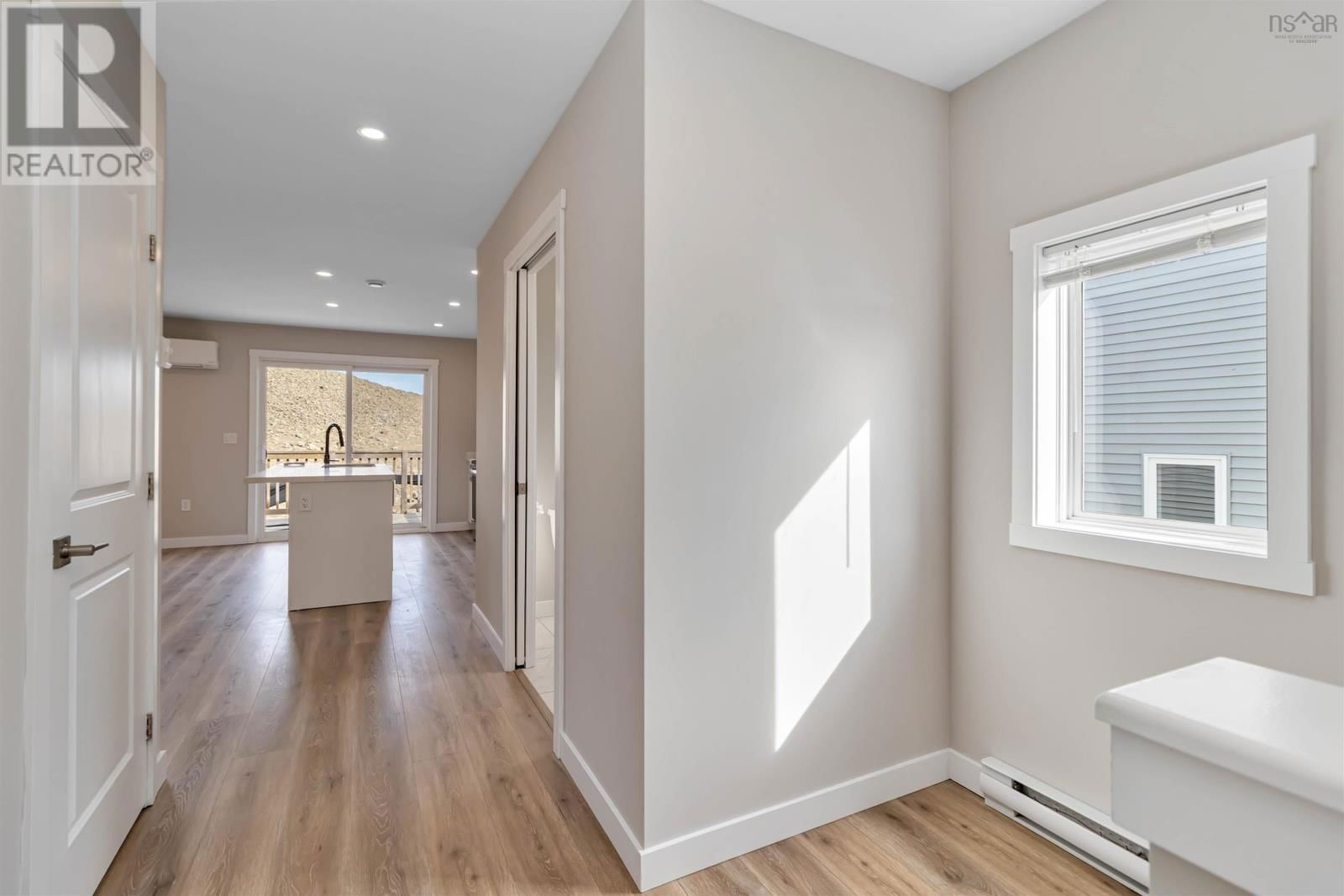 83 GOLDEN WAY Image 16
