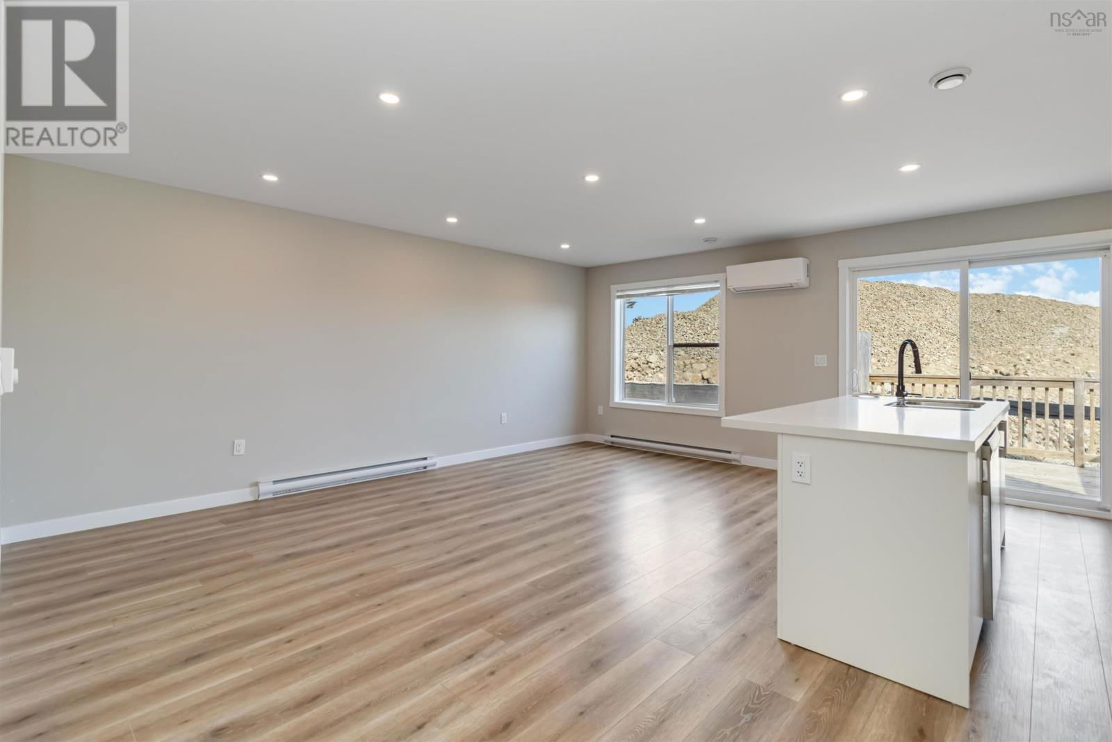 83 GOLDEN WAY Image 18