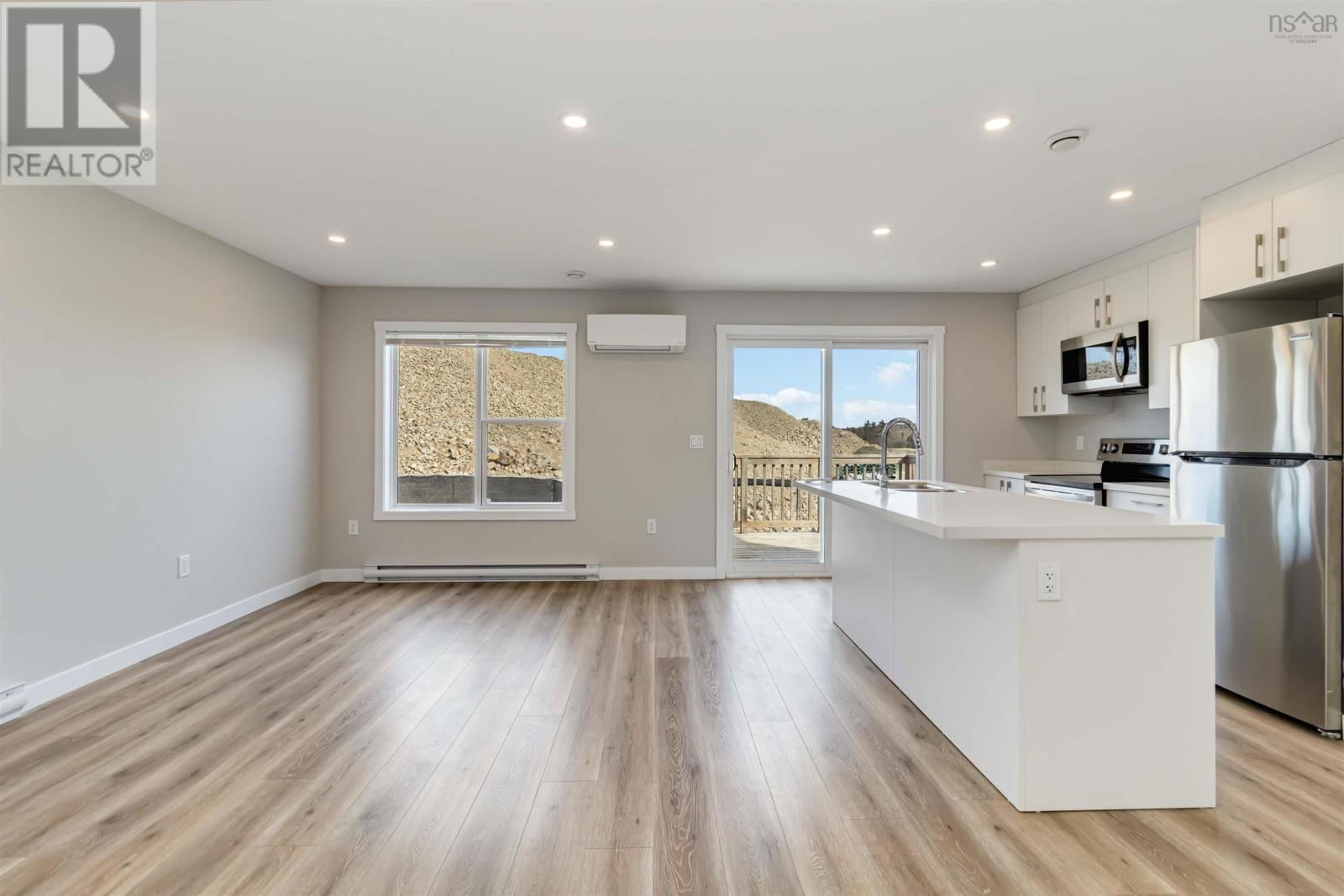 83 GOLDEN WAY Image 19